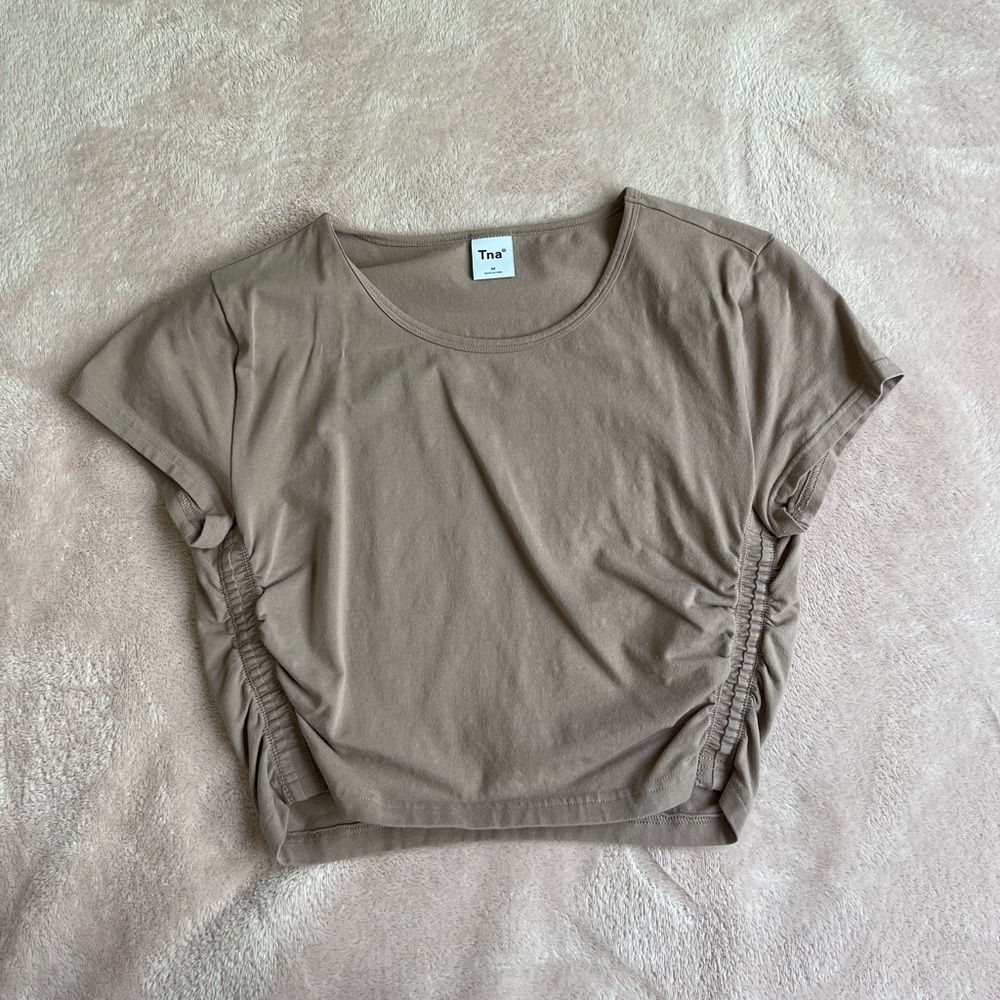 Aritzia TNA short sleeve top